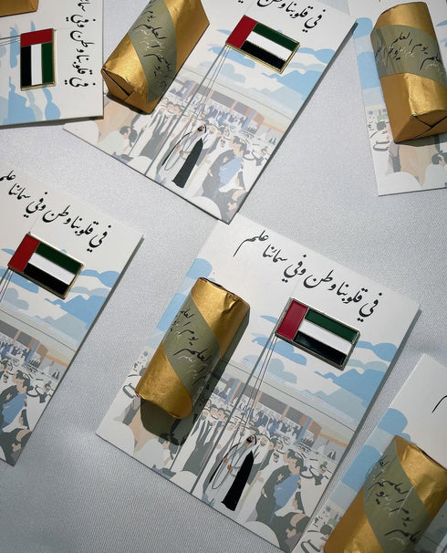 UAE Flag Brooch with Chocolate and Sticker – بروش علم الإمارات مع شوكولاتة وستيكر لتوزيعات يوم العلم واليوم الوطني (عيد الاتحاد)