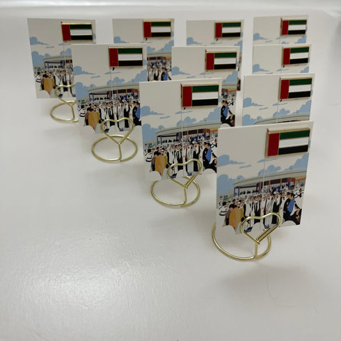 UAE National Day (Eid Al Etihad) and Flag Day brooch with gold heart stand – بروش علم الإمارات على ستاند ذهبي بشكل قلب لليوم الوطني (عيد الاتحاد) ويوم العلم