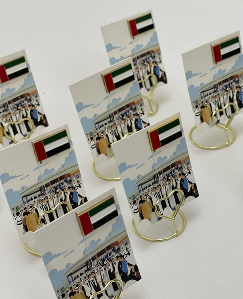 UAE National Day (Eid Al Etihad) and Flag Day brooch with gold heart stand – بروش علم الإمارات على ستاند ذهبي بشكل قلب لليوم الوطني (عيد الاتحاد) ويوم العلم