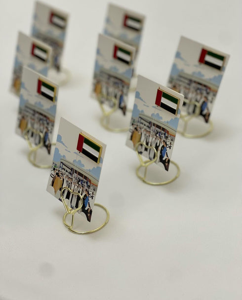UAE National Day (Eid Al Etihad) and Flag Day brooch with gold heart stand – بروش علم الإمارات على ستاند ذهبي بشكل قلب لليوم الوطني (عيد الاتحاد) ويوم العلم